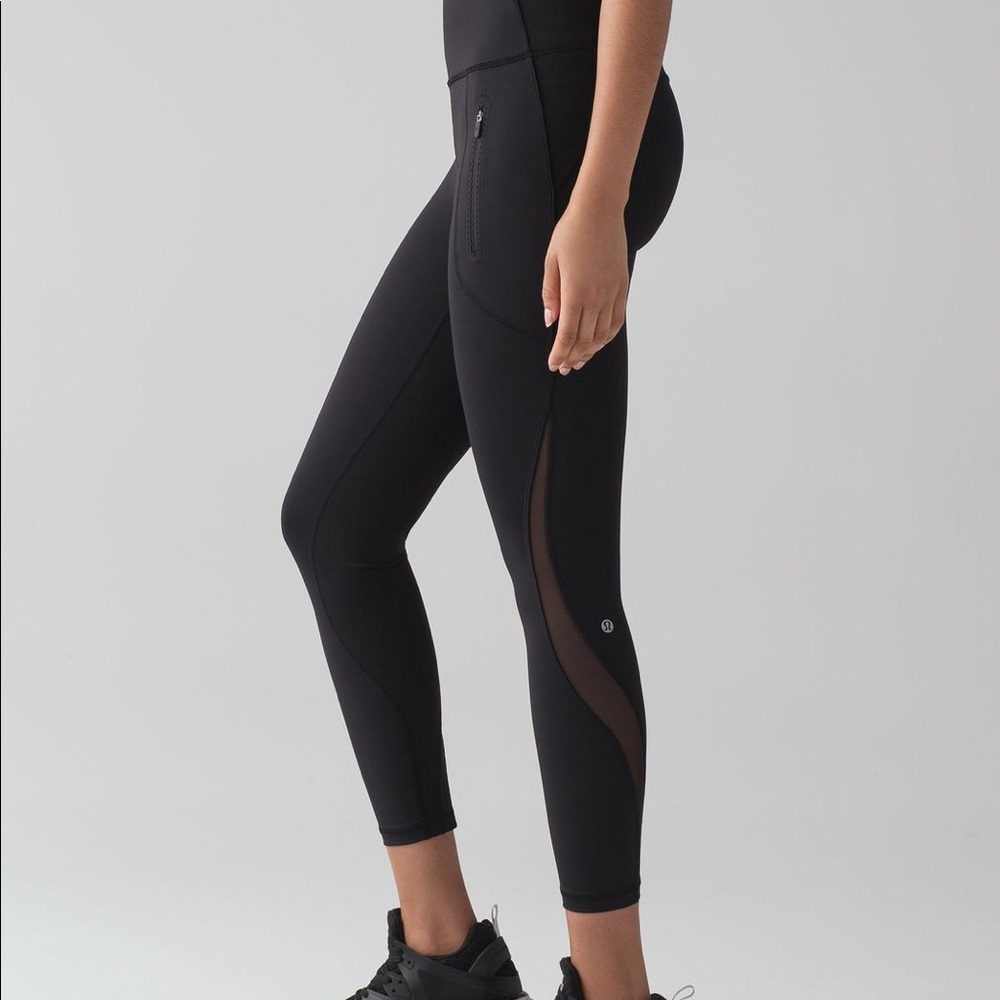 Lululemon Invigorate 7/8 Tight - Black - Size 6